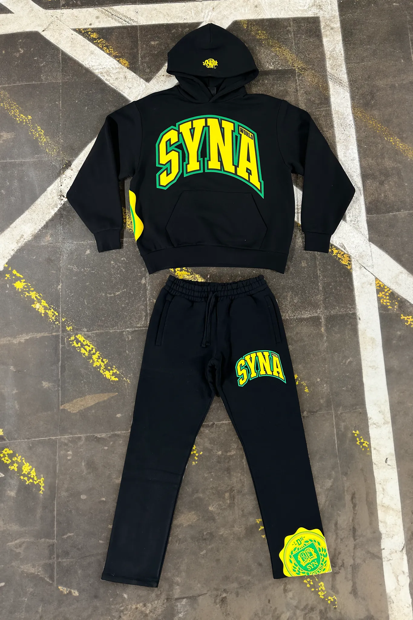 College Tracksuit – Black