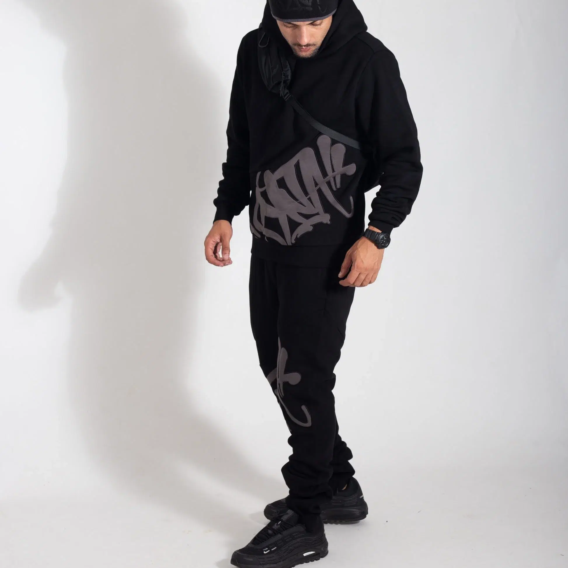 Syna World Slice Syna Tracksuit – Black/Grey - Image 3